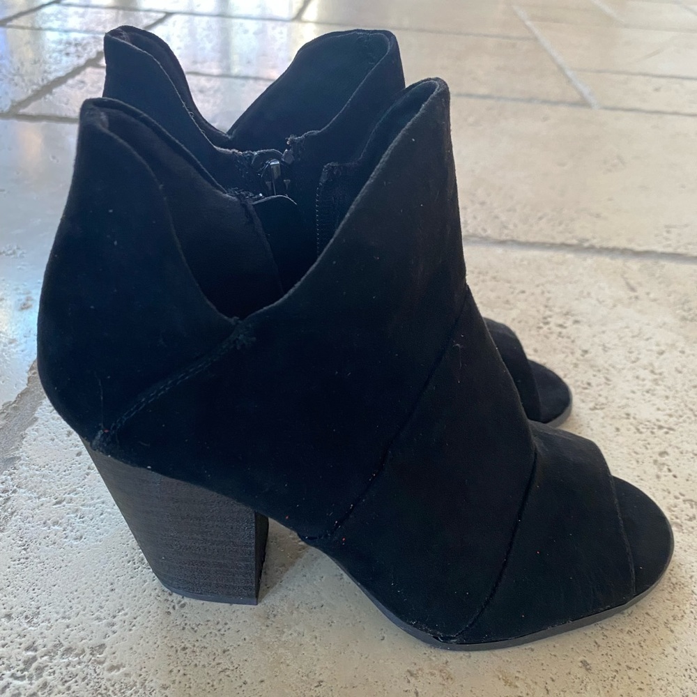 Womens Fergalicious black peep toe heel size 7.5